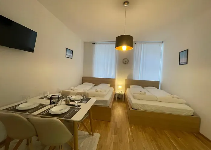 Cozy In 6-monthly Only Апартаменти